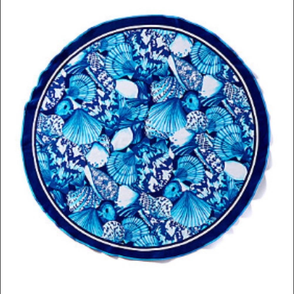 Beach towel terry round. Marc Adler designer.